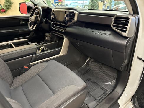 Used 2022 Toyota Tundra SR5 w/ SR5 Convenience Package AWD/4WD image 16