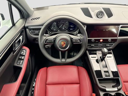 Used 2026 Porsche Macan AWD/4WD image 13