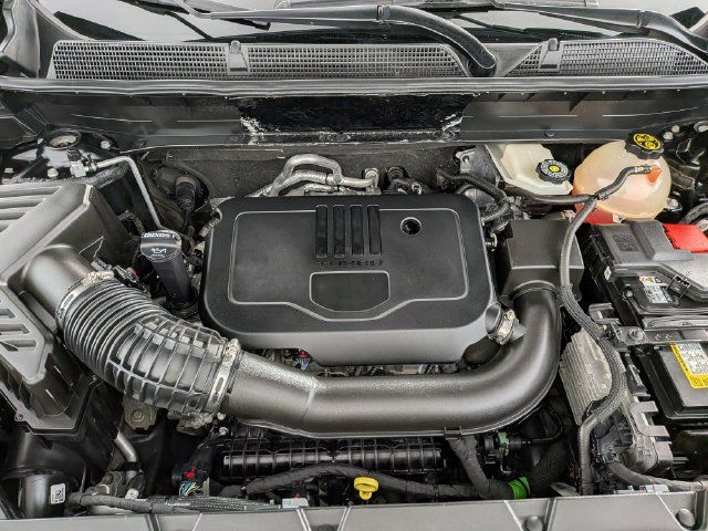 Used 2022 GMC Acadia SLE w/ Driver Convenience Package FWD image 29