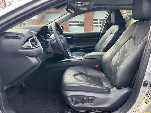 Used 2018 Toyota Camry XLE image 12