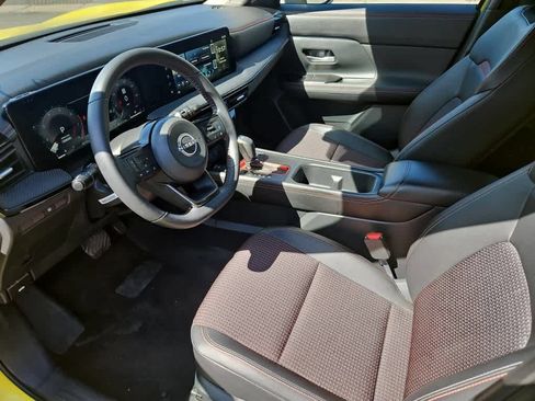 Used 2025 Nissan Kicks SR AWD/4WD image 14