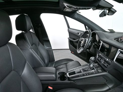 Certified 2020 Porsche Macan AWD/4WD image 24