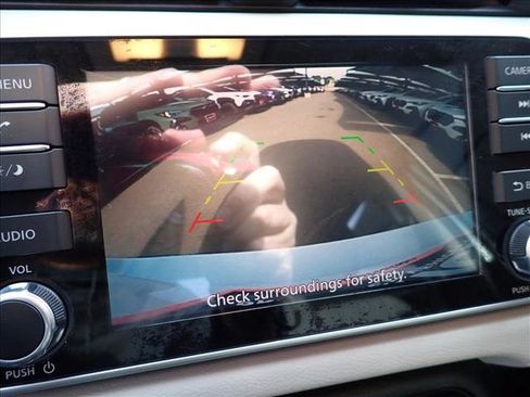 Used 2022 Nissan Versa SV image 21