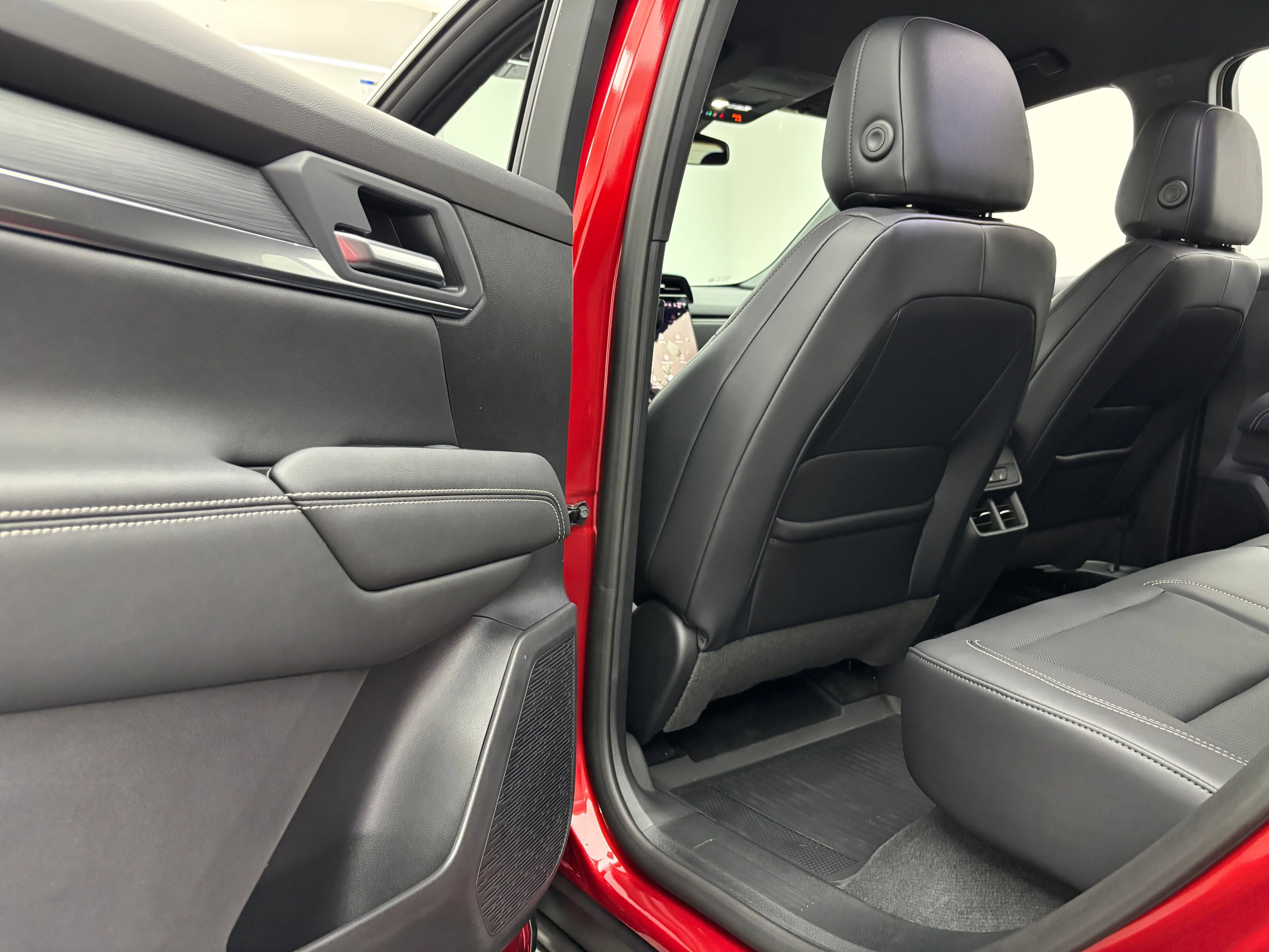 New 2027 GMC Terrain Elevation w/ Elevation Premium Package FWD image 38