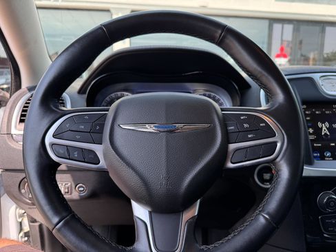 Used 2022 Chrysler 300 Touring L w/ Comfort Group image 16