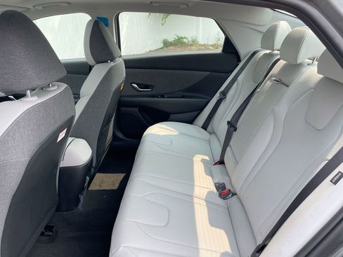 New 2025 Hyundai Elantra Limited image 48