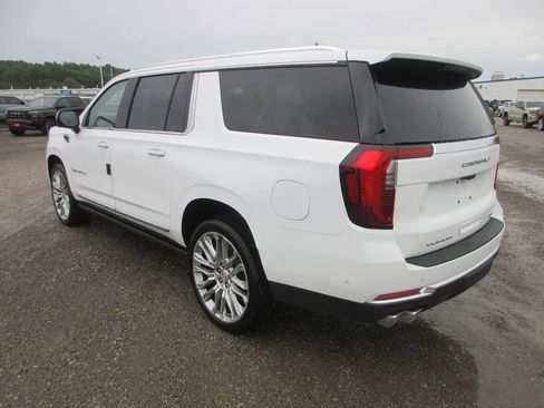 New 2026 GMC Yukon XL Denali w/ Denali Reserve Package AWD/4WD image 6