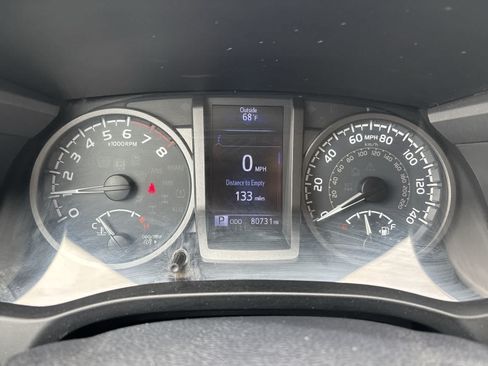 Used 2019 Toyota Tacoma TRD Off-Road AWD/4WD image 12