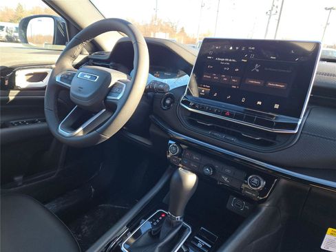 Used 2026 Jeep Compass Latitude image 7