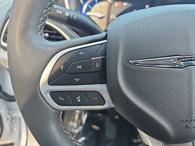 Used 2023 Chrysler Pacifica Touring-L FWD image 14