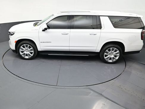 Used 2024 Chevrolet Suburban High Country w/ Advanced Technology Package RWD image 13