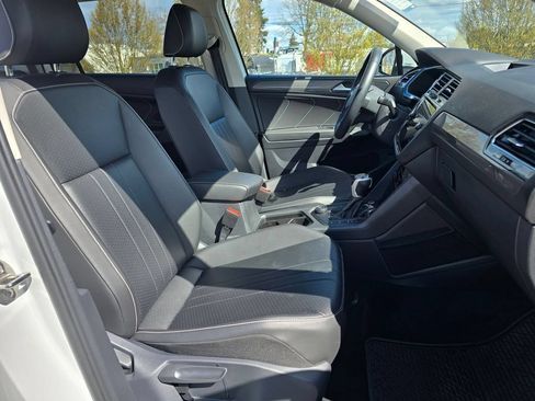 Used 2022 Volkswagen Tiguan SE AWD/4WD image 19