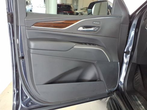 Used 2023 Cadillac Escalade Premium Luxury w/ LPO, Floor Liner Package AWD/4WD image 10
