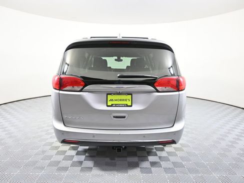 Used 2018 Chrysler Pacifica Touring-L image 5