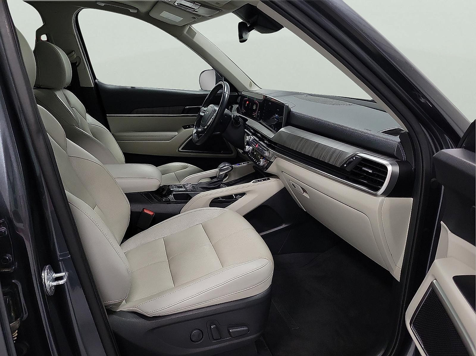 Used 2024 Kia Telluride EX w/ EX Captain's Chair Package AWD/4WD image 15
