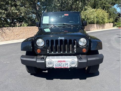 Used 2012 Jeep Wrangler Unlimited Sahara w/ Connectivity Group AWD/4WD image 4