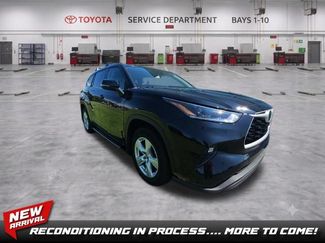 Used 2021 Toyota Highlander LE AWD/4WD video 1