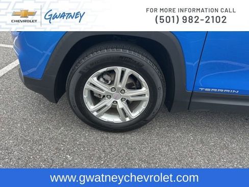 Used 2024 GMC Terrain SLE image 9