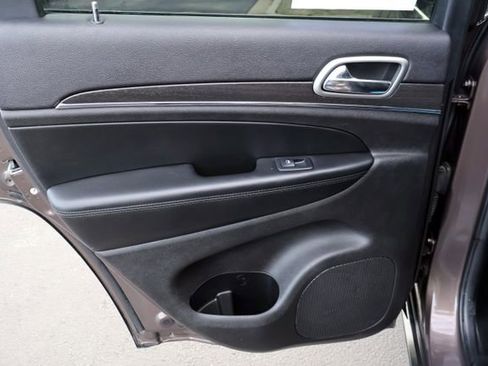 Used 2018 Jeep Grand Cherokee Limited w/ Luxury Group II image 26