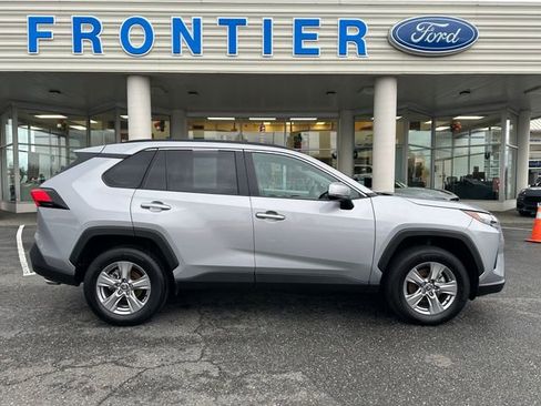 Used 2025 Toyota RAV4 XLE image 2