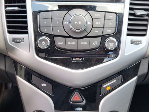 Used 2015 Chevrolet Cruze LT FWD image 18