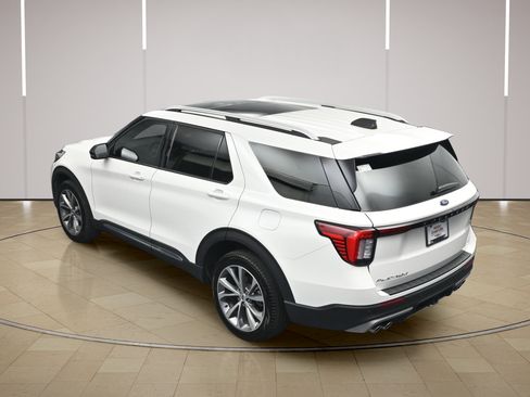 Used 2025 Ford Explorer Platinum w/ Ultimate Package AWD/4WD image 37