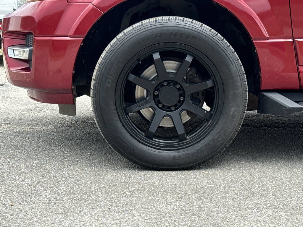 Used 2015 Ford Expedition XLT w/ Equipment Group 202A RWD image 9