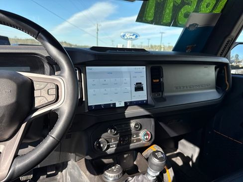Used 2024 Ford Bronco Badlands image 15