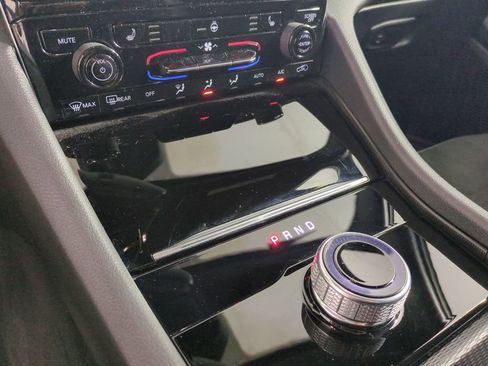 Used 2024 Jeep Grand Cherokee Altitude image 22