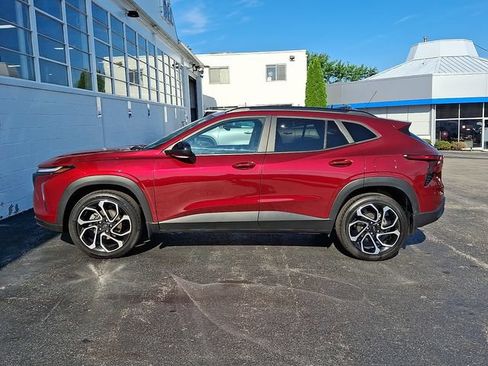 Certified 2024 Chevrolet Trax RS w/ Sunroof Package FWD image 8