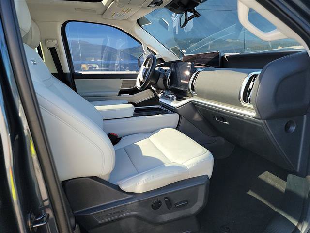 Used 2025 Ford Expedition Platinum w/ Driver's Package AWD/4WD image 14