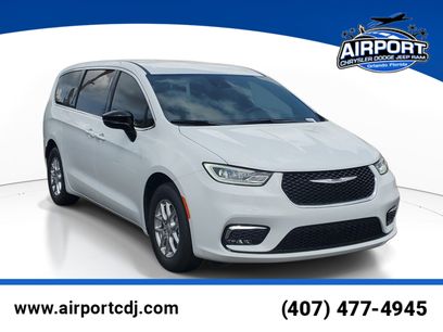 New 2026 Chrysler Pacifica Select