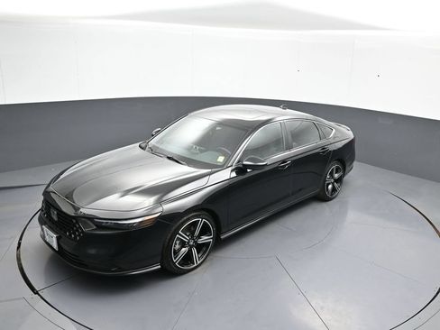 Used 2025 Honda Accord Sport image 33