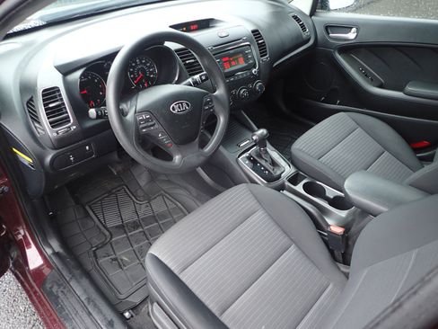 Used 2018 Kia Forte LX image 9