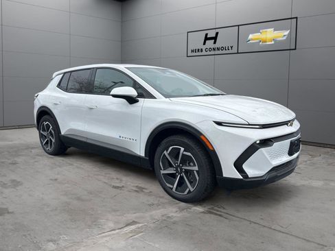 New 2026 Chevrolet Equinox EV LT image 1