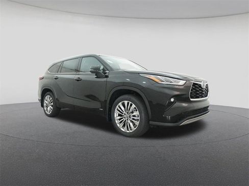 New 2026 Toyota Highlander Platinum image 29