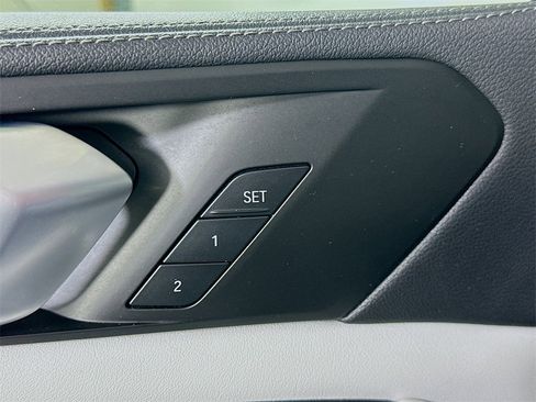 Used 2023 BMW X5 xDrive40i w/ Executive Package image 21