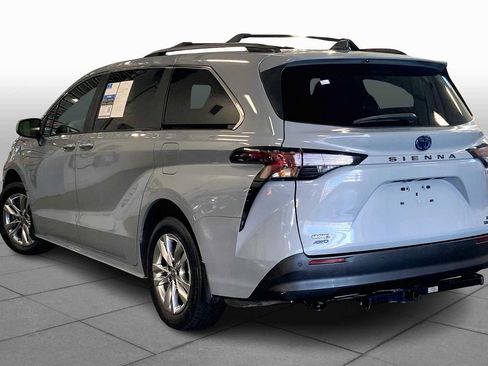 Used 2023 Toyota Sienna XLE Woodland Edition image 11