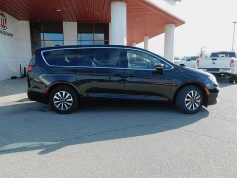 Used 2024 Chrysler Pacifica Select image 27