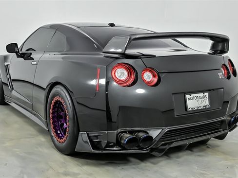 Used 2016 Nissan GT-R Black Edition AWD/4WD image 8