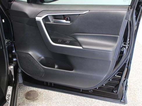 Used 2025 Toyota RAV4 XLE Premium FWD image 36