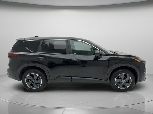 Used 2025 Nissan Rogue SV AWD/4WD image 3