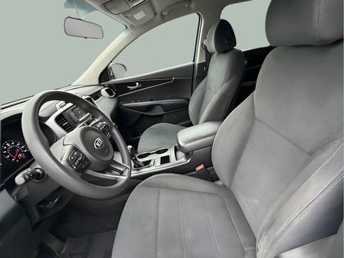 Used 2018 Kia Sorento L image 12