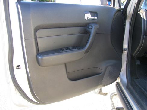 Used 2006 HUMMER H3 image 8