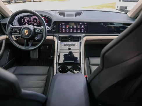 Used 2024 Porsche Panamera image 25