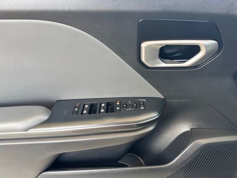 Used 2025 Kia K4 FWD image 9