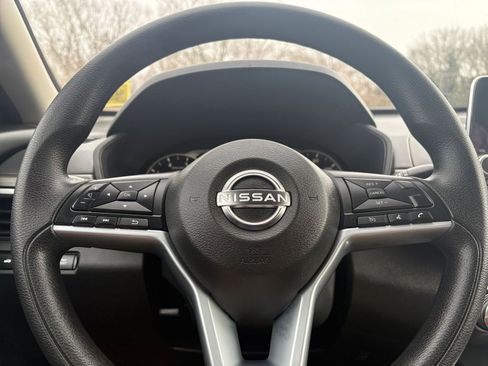 Used 2025 Nissan Altima 2.5 SV image 25