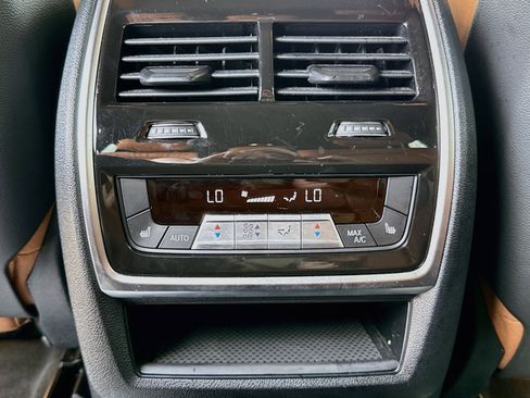 Used 2022 BMW X7 M50i w/ Executive Package AWD/4WD image 21