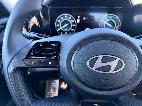 Used 2025 Hyundai Elantra SEL image 14