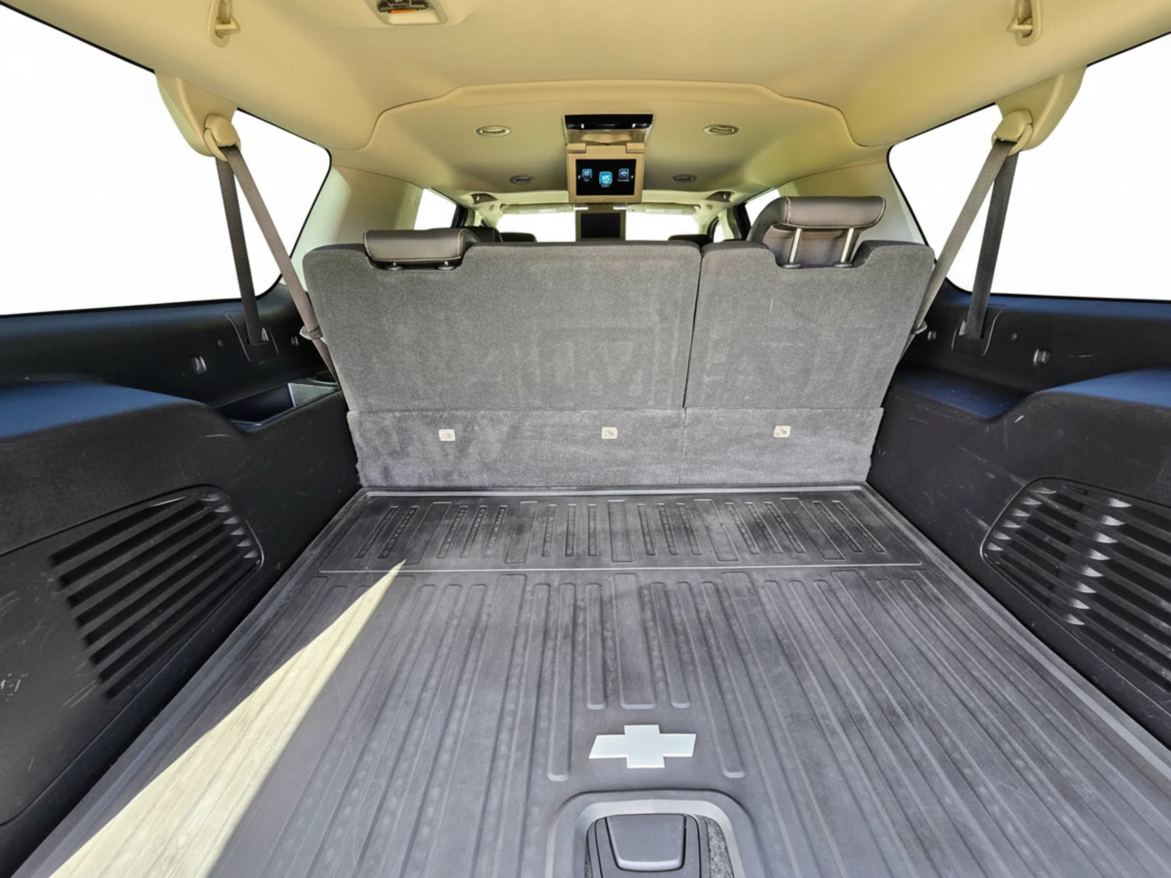 Used 2018 Chevrolet Suburban Premier RWD image 17
